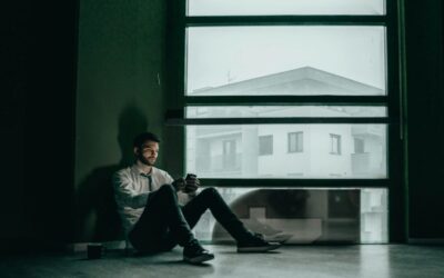 L’ascesa della distrazione e il declino dell’attenzione: salviamoci con scrittura e lettura